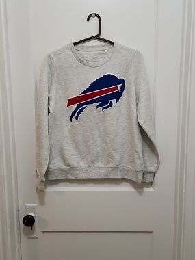 Antigua Women's NFL Buffalo Bills Grey Crewneck Sweatshirt Size Large